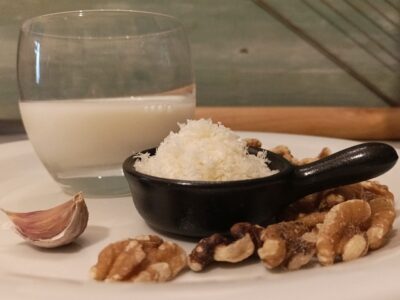 Pansoti met schapenricotta en walnotensaus