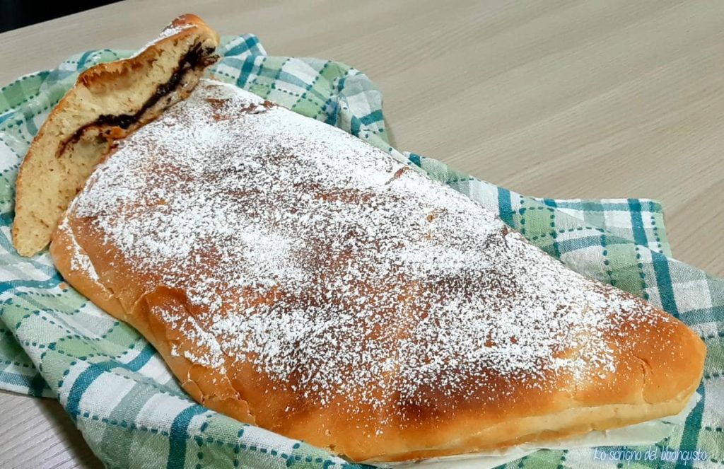 Maxi zoete gevulde calzone