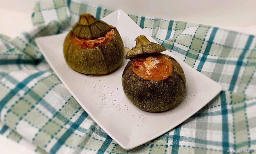 Vegetarisch gevulde courgettes