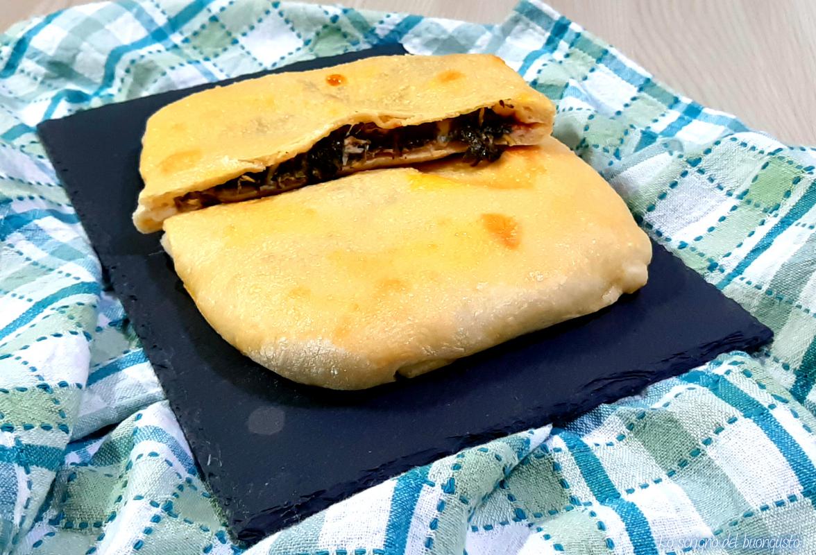 Gevulde pizza met cichorei