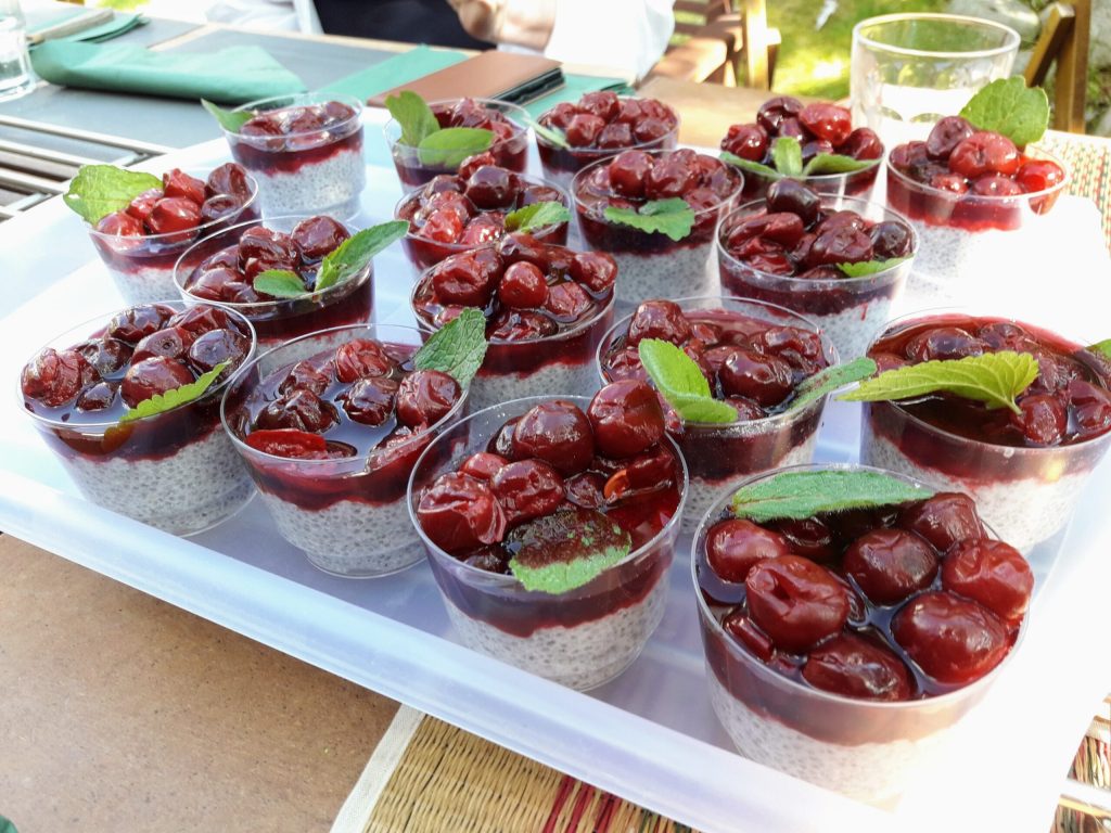 De pudding met Chiazaad en kersen