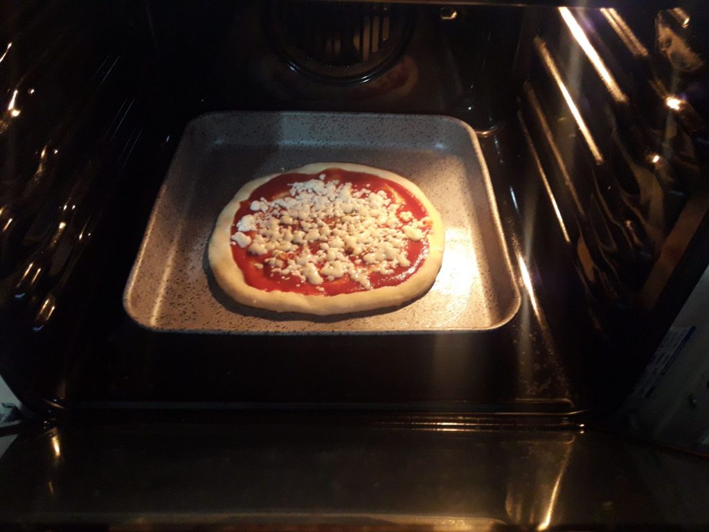 Pizza Margherita met lange rijstijd