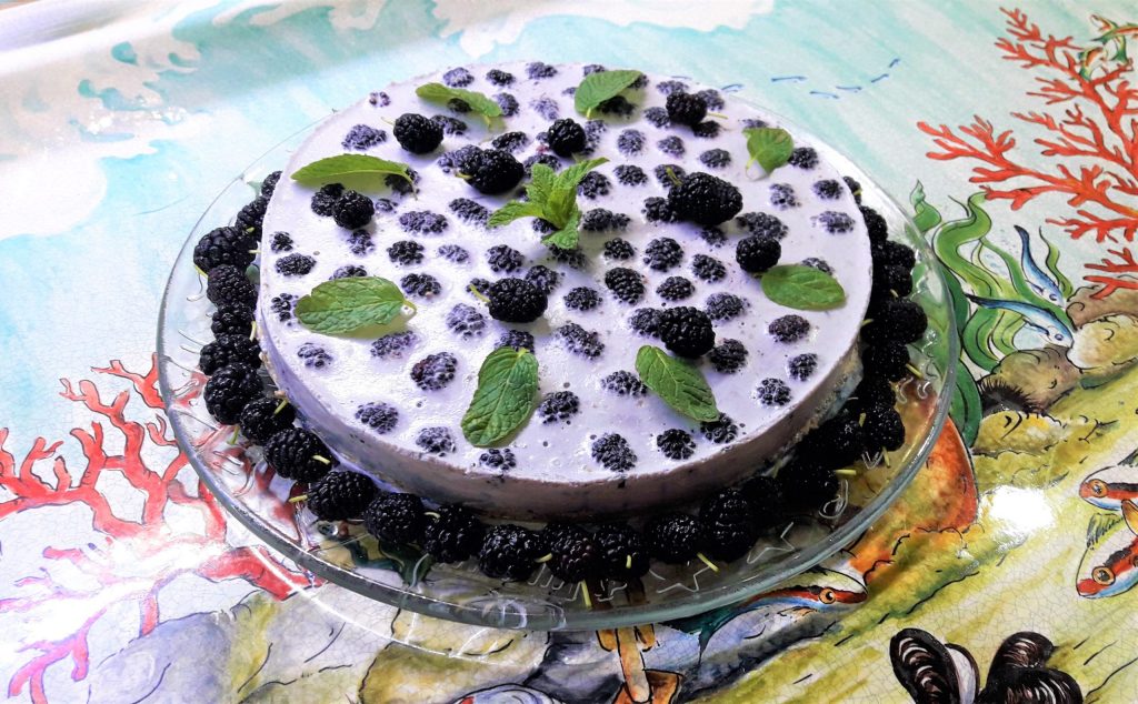 Koude lichte Cheesecake met moerbeien