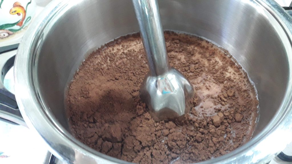 De warme chocolademelk zoals in de bar