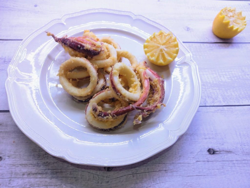 Hoe maak je gefrituurde calamares op Messinese wijze