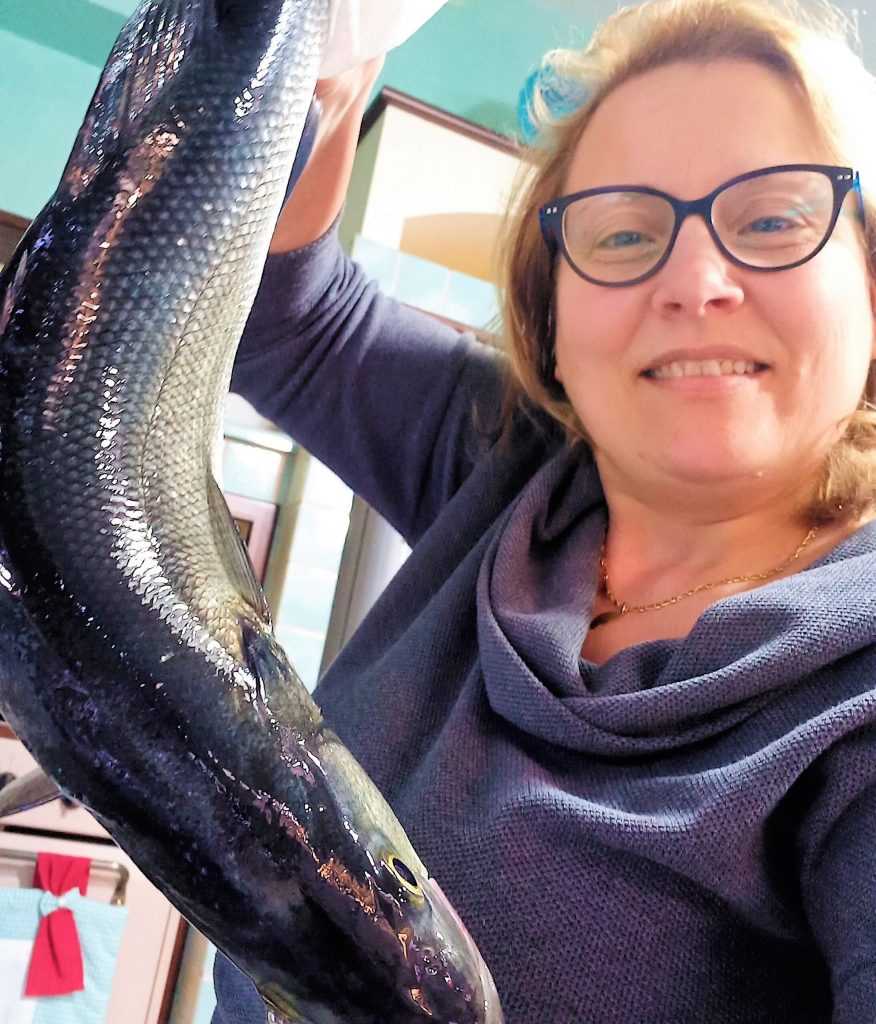 Zeebaars in pakketje met Mediterrane aroma's