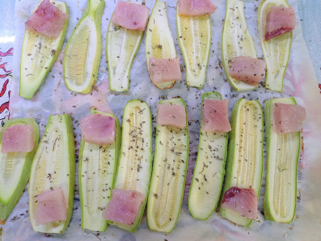 Vis en courgette spiesjes met paneermeel