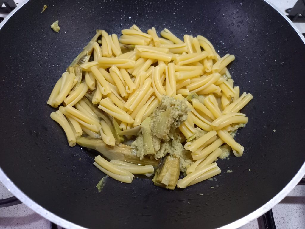 Pasta met artisjokken op Siciliaanse wijze