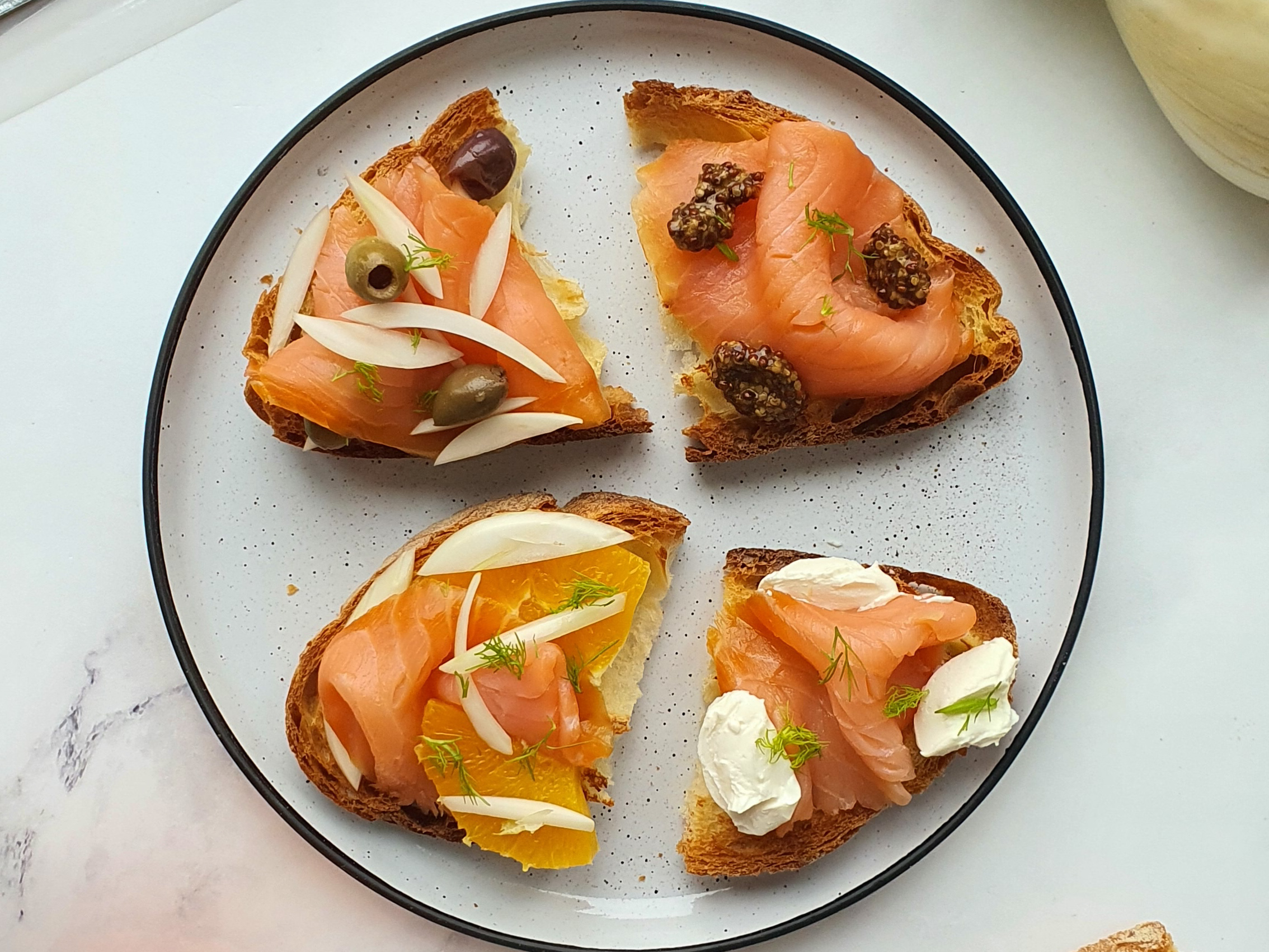 Bruschetta met gerookte zalm