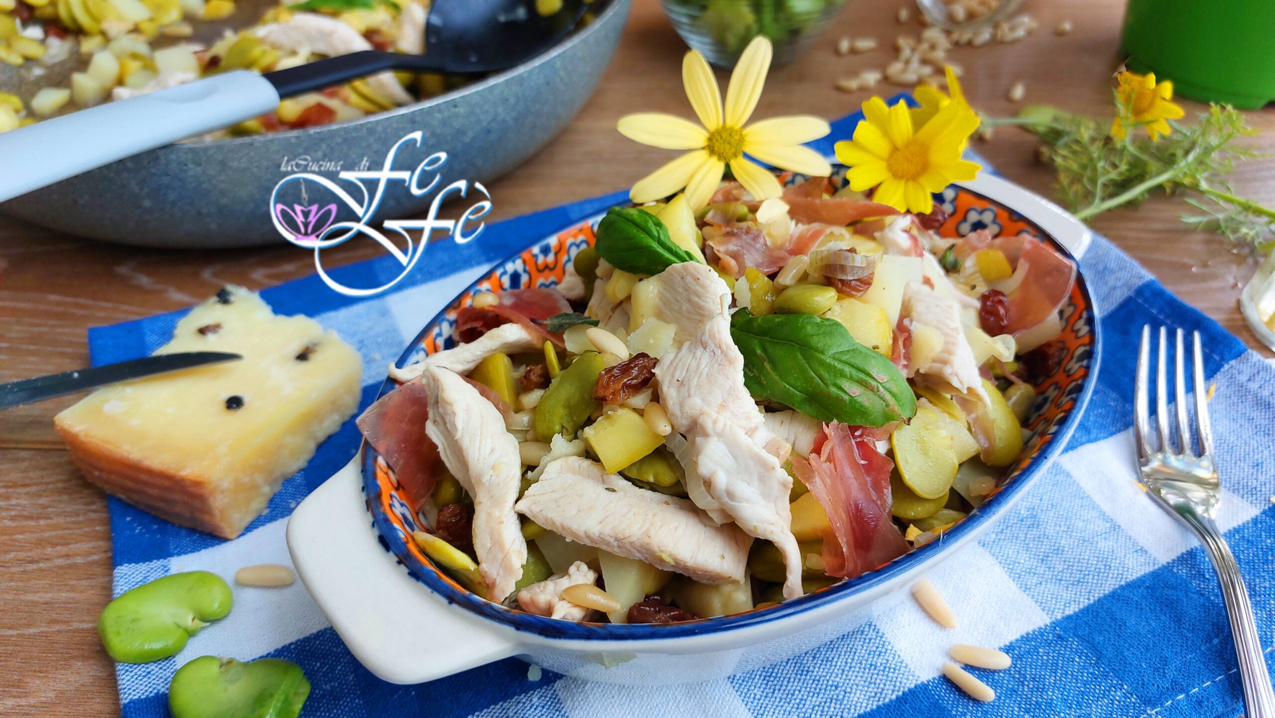 EXOTISCHE KIP SALADE MET TUINBONEN EN SICILIAANSE PECORINO