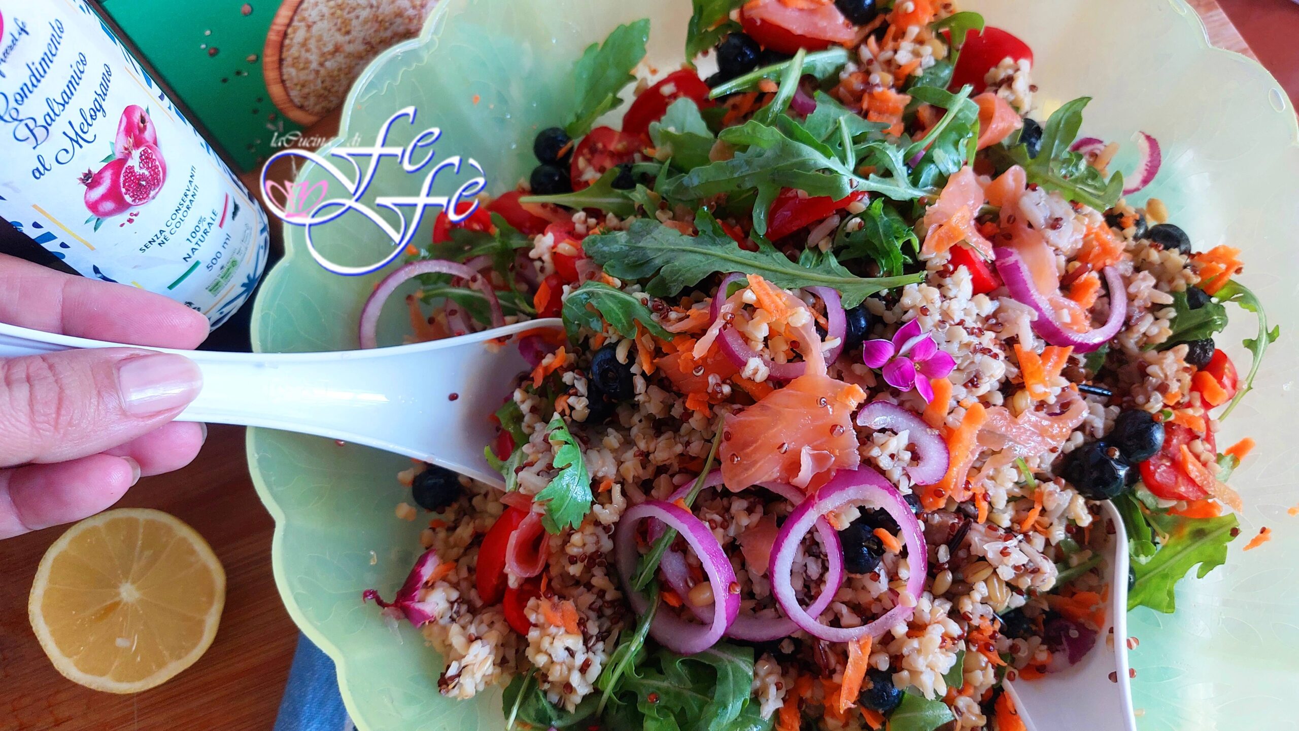 BULGUR, QUINOA EN GRANEN MET ZALM EN BOSBESSEN