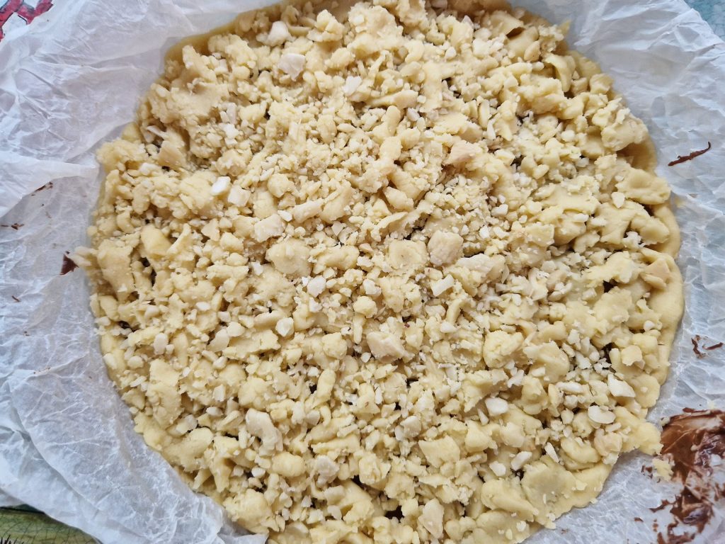 Kruimeltaart met amandelen en chocoladecrème