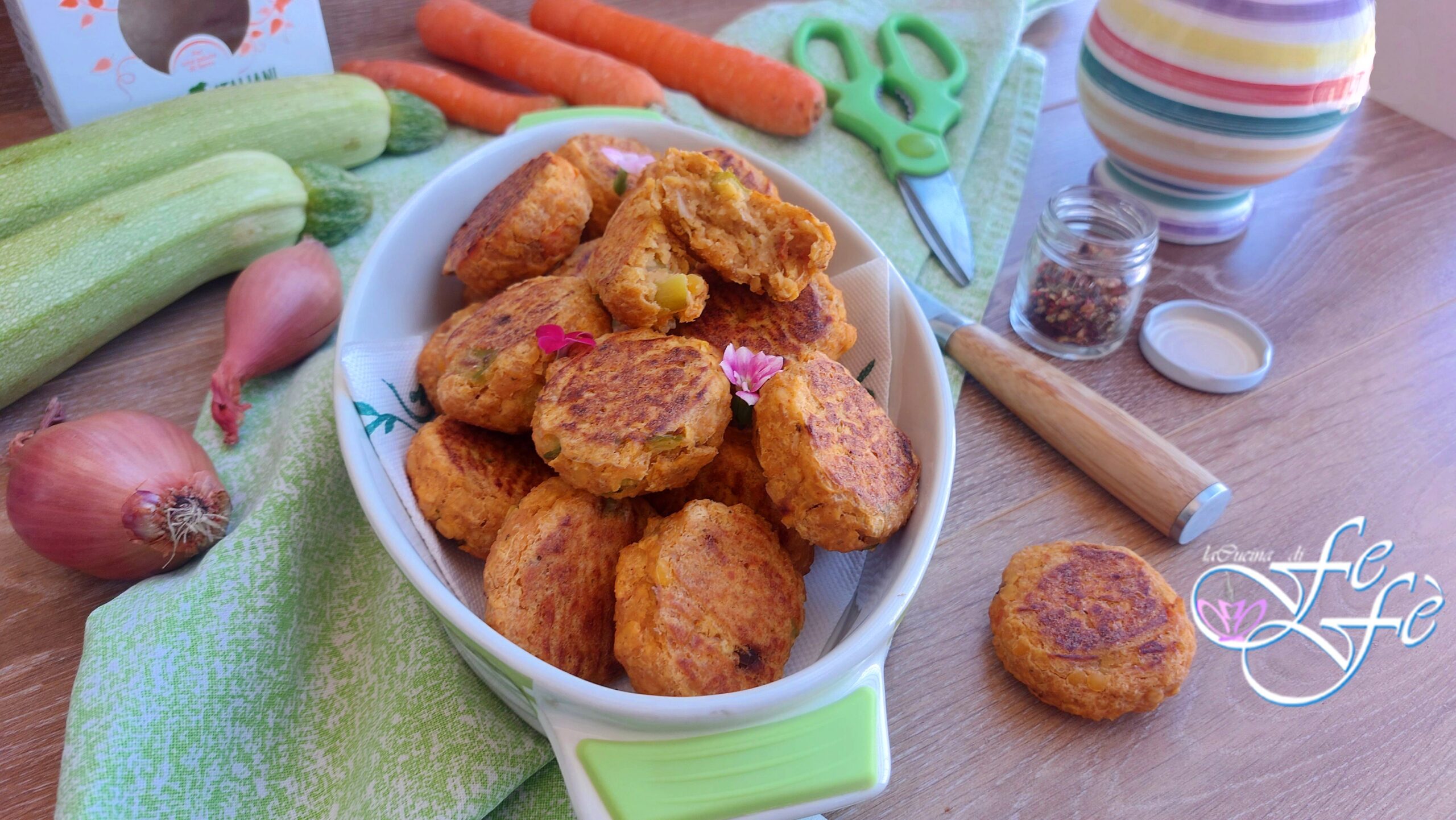 GEBAKKEN RODE LINZEN EN COURGETTEBALLEN
