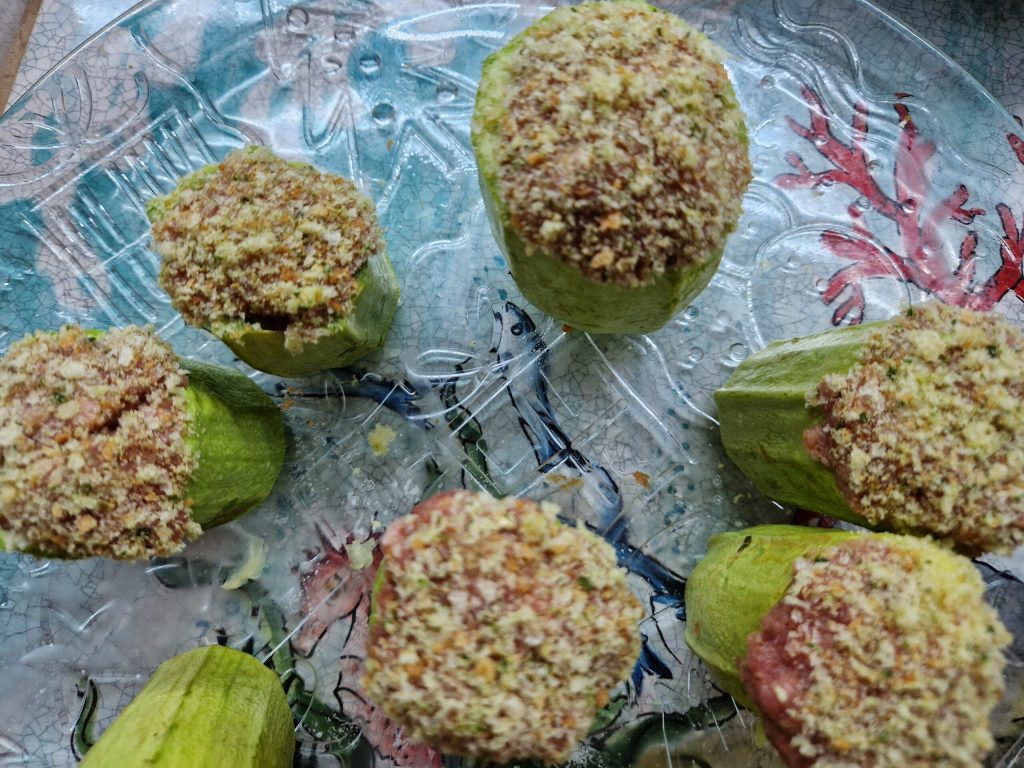 Gevulde courgettes met zwaardvis uit de oven