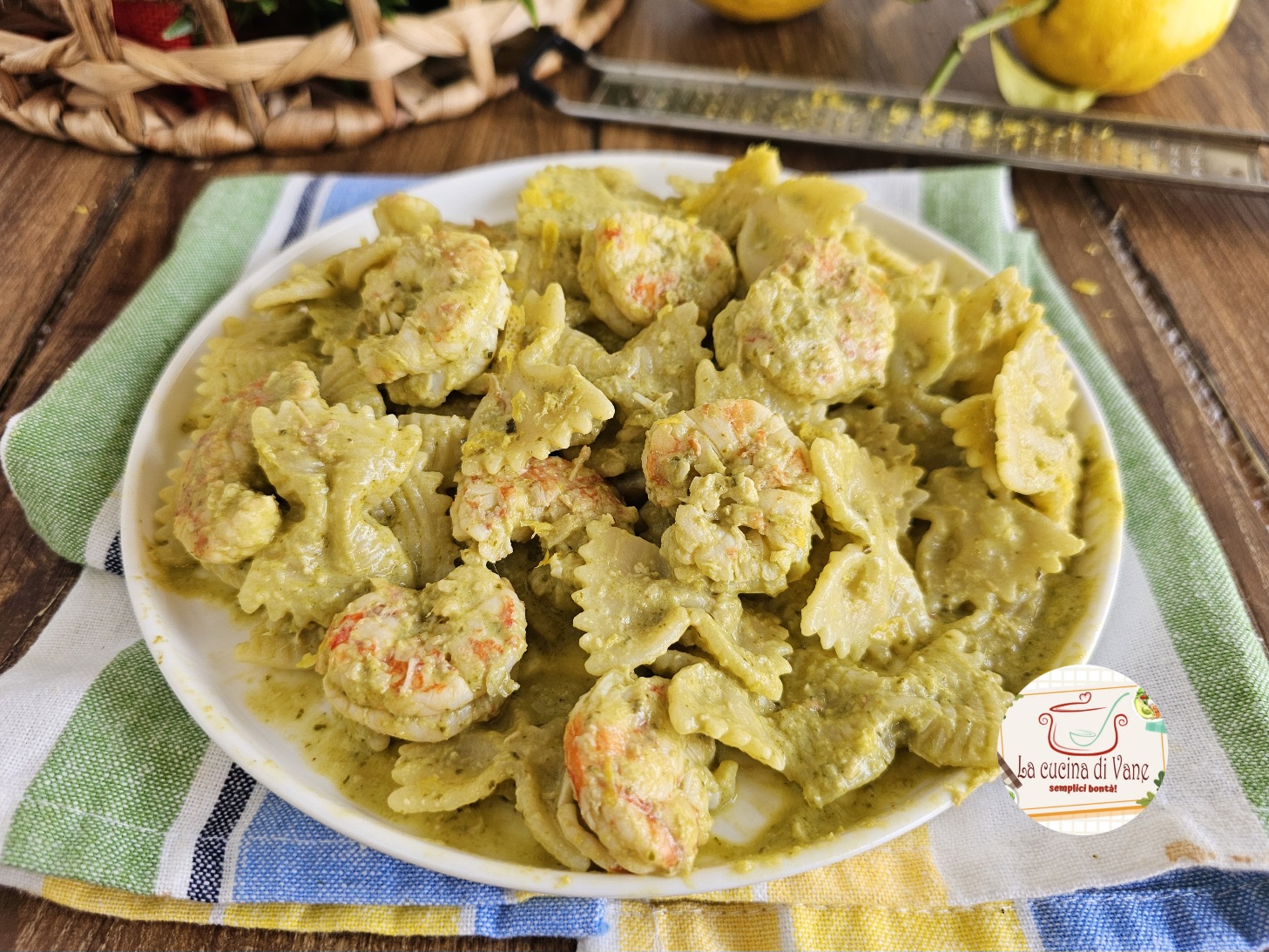 PASTA MET PESTO EN GARNALEN EN CITROEN