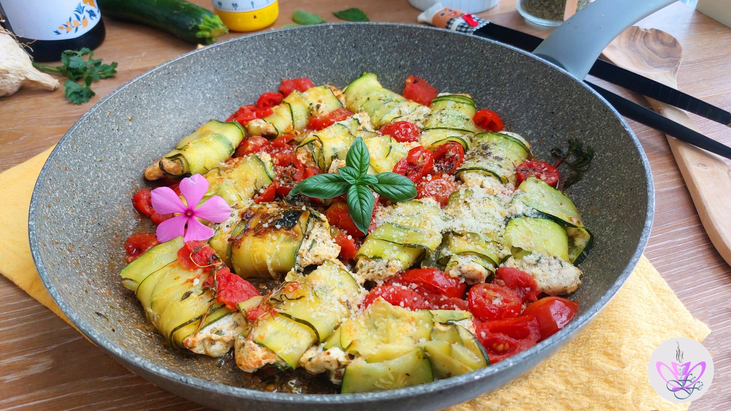 PAN GEBRADEN COURGETTEROLLETJES GEVULD MET RICOTTA EN GEMBER