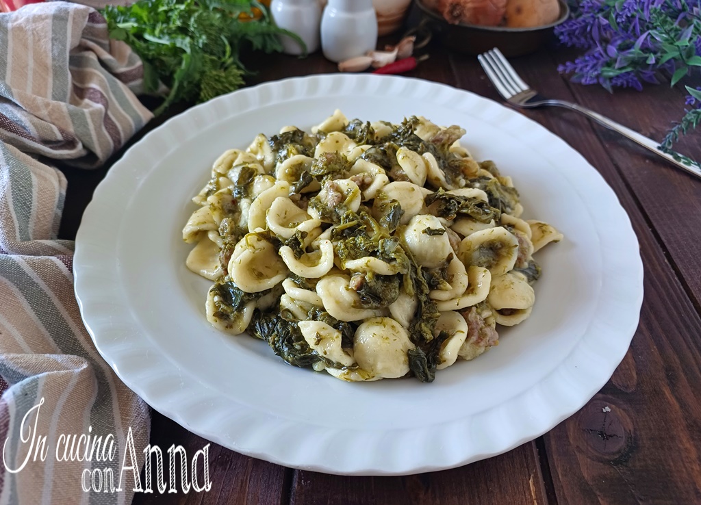 Orecchiette met worst en friarielli