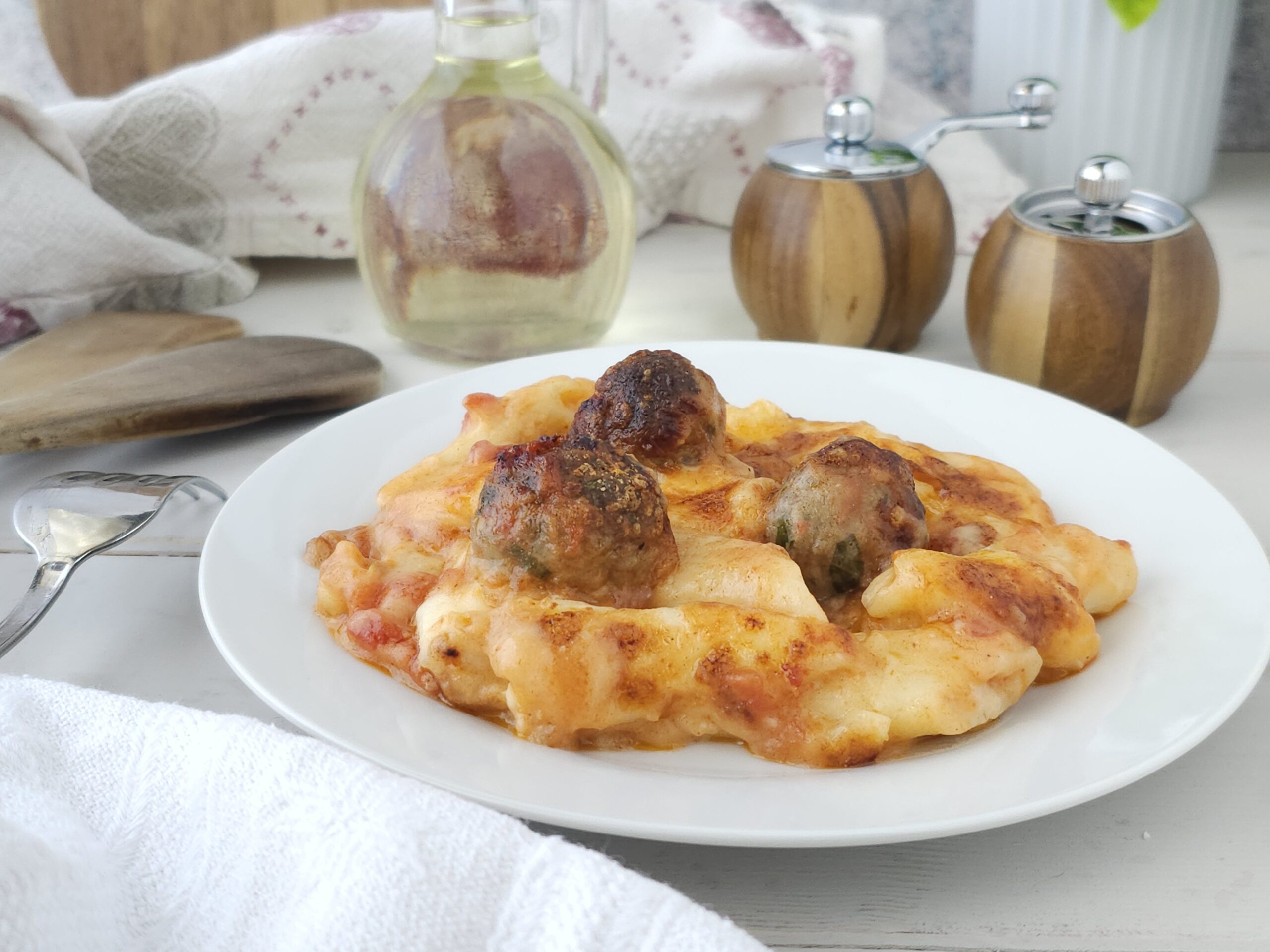 Pasta ovenschotel met gehaktballen