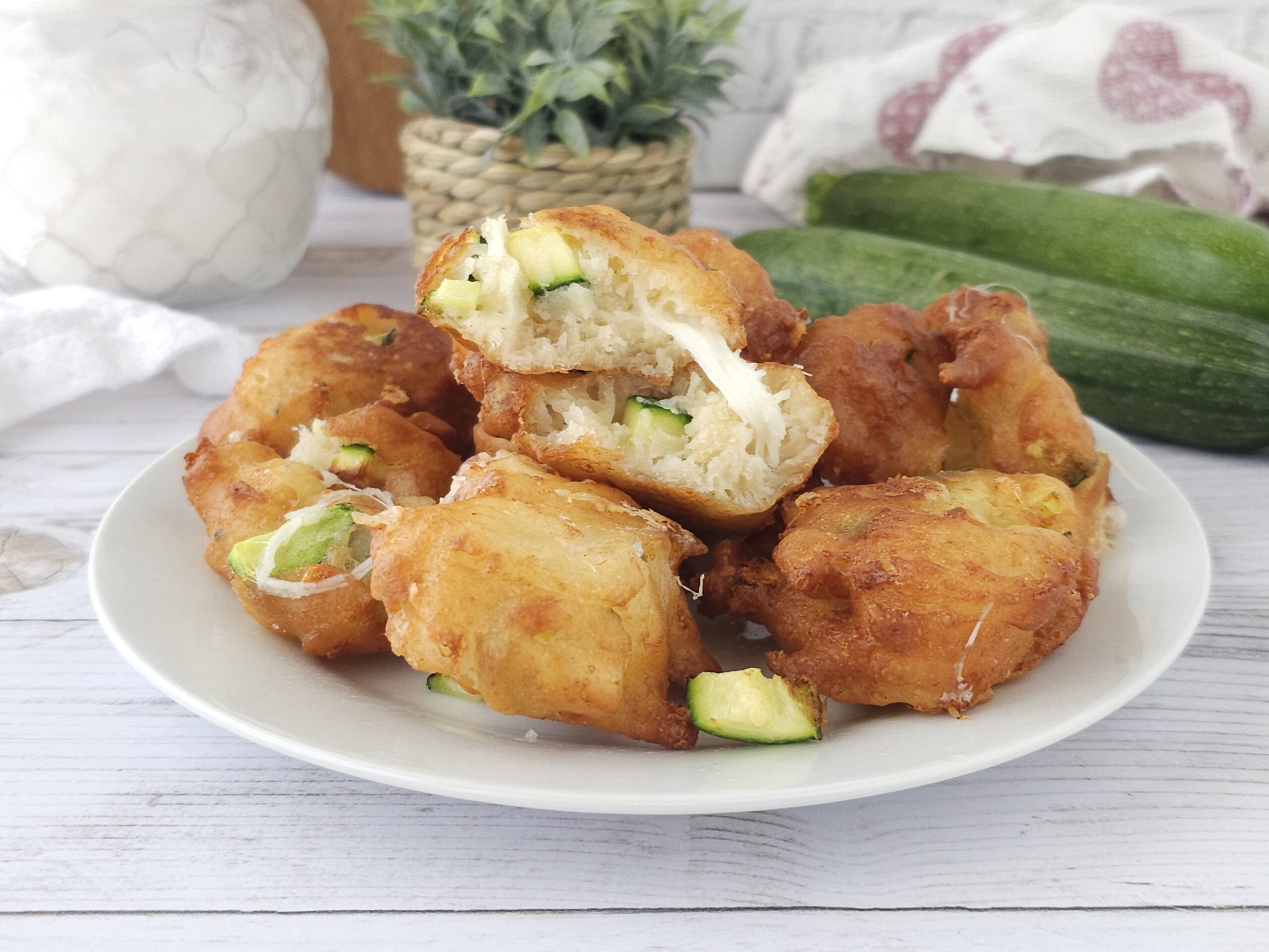 Courgette, tonijn en mozzarella beignets