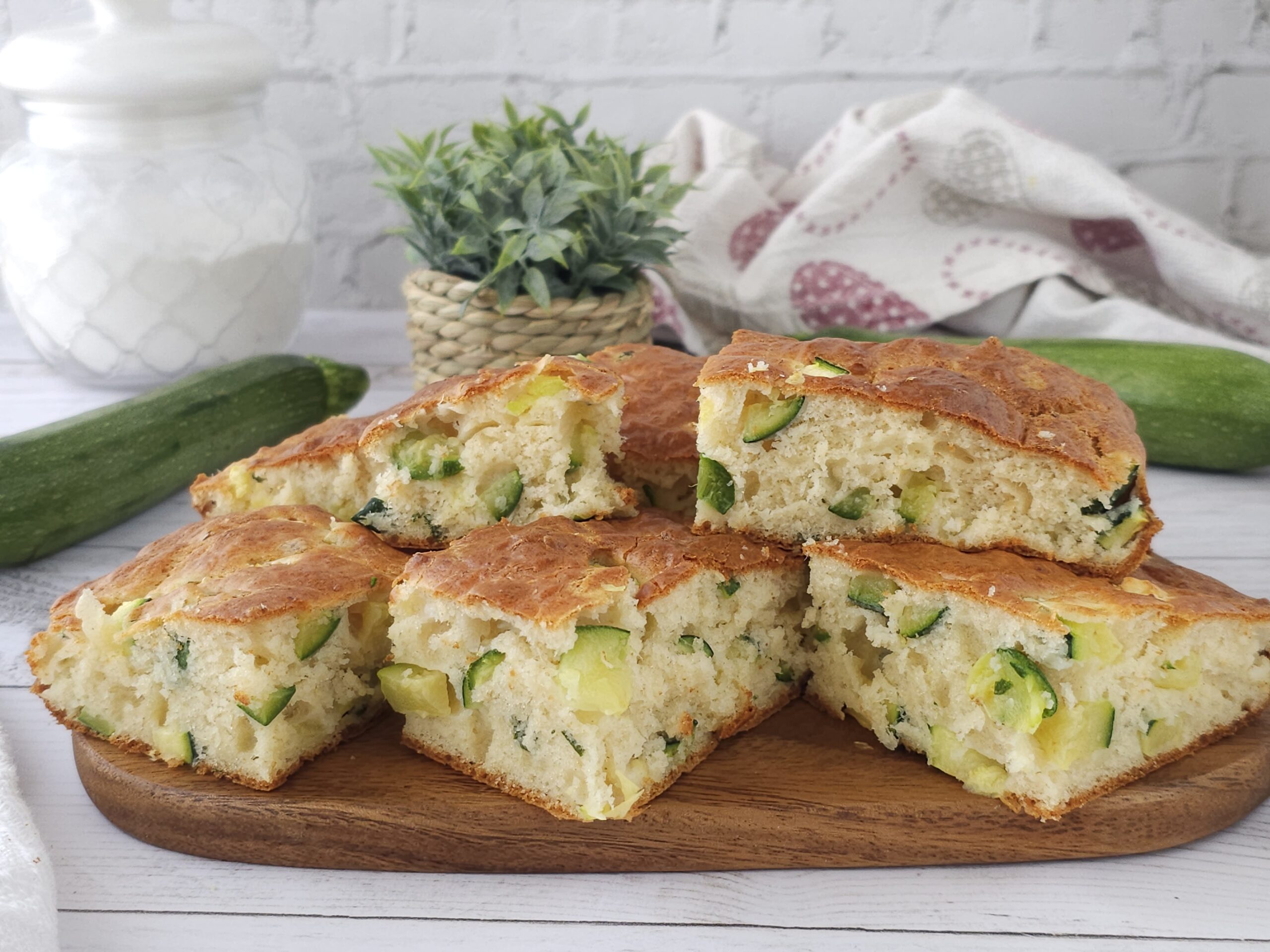 Hartige taart met courgettes en tonijn