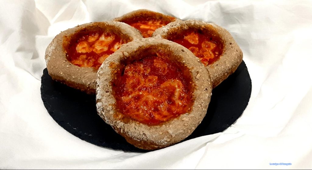 Rode mini pizza's met 7 granen