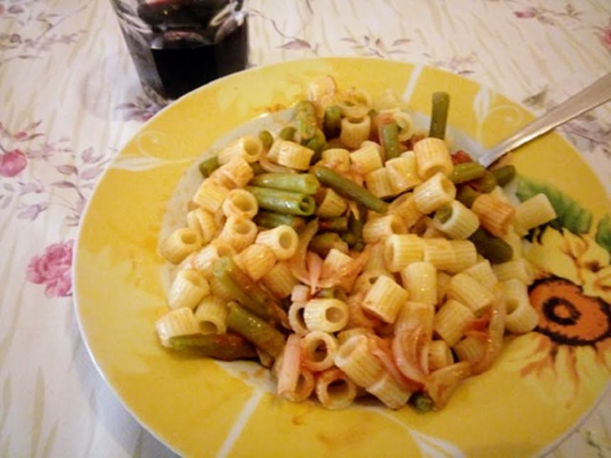 Pasta en sperziebonen in het wit