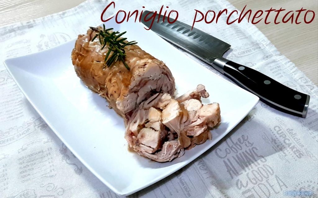 Konijn op porchetta-wijze