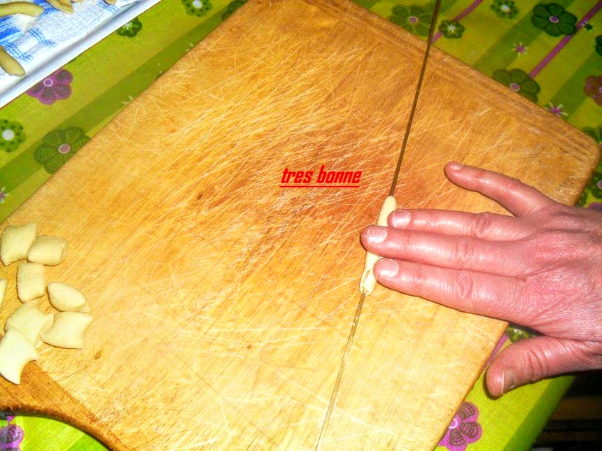 Zelfgemaakte gegrilde macaroni