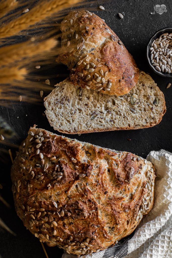 Brood met zaden en havervlokken