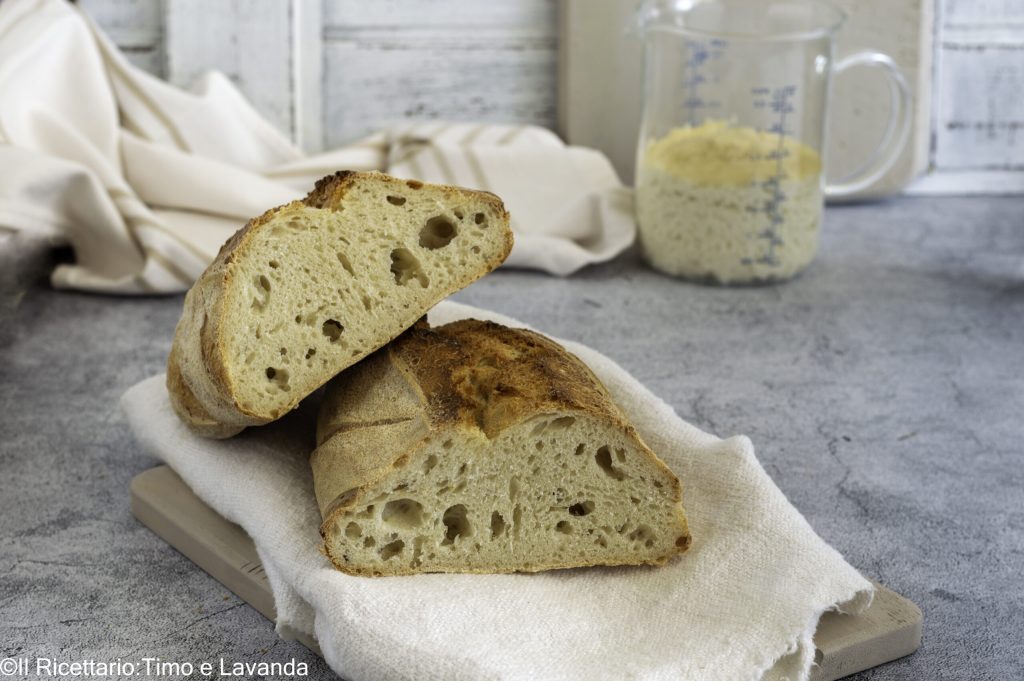 Brood met zuurdesem en voordeeg