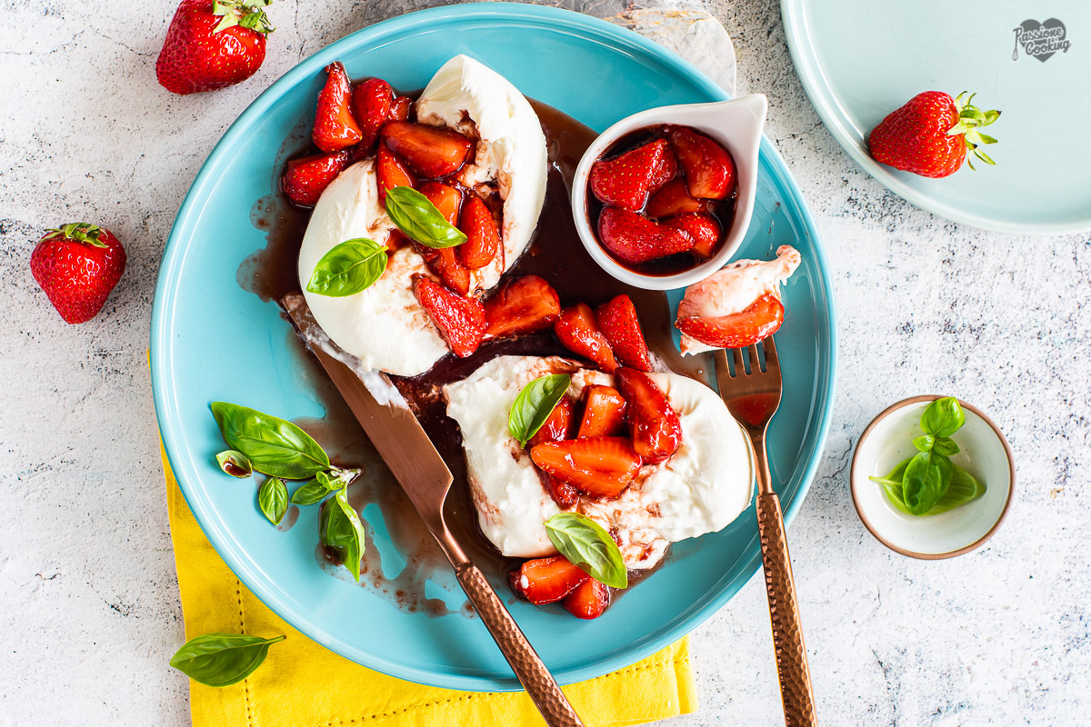Burrata met aardbeien en balsamico