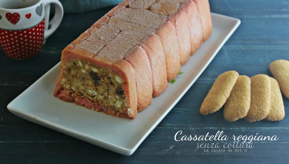 Cassatella Reggiana in een lepelvorm zoet zonder koken