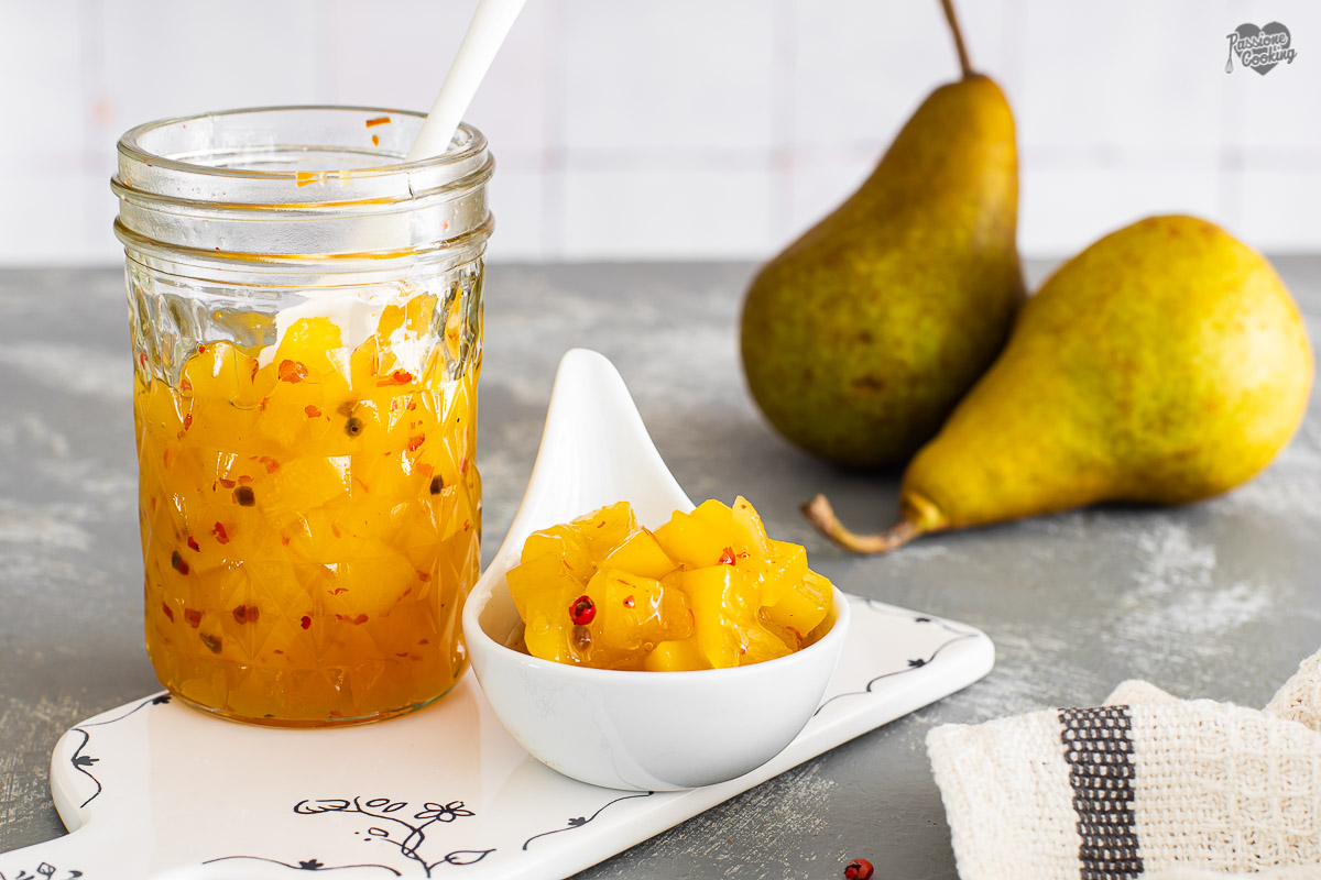 Perenchutney met saffraan