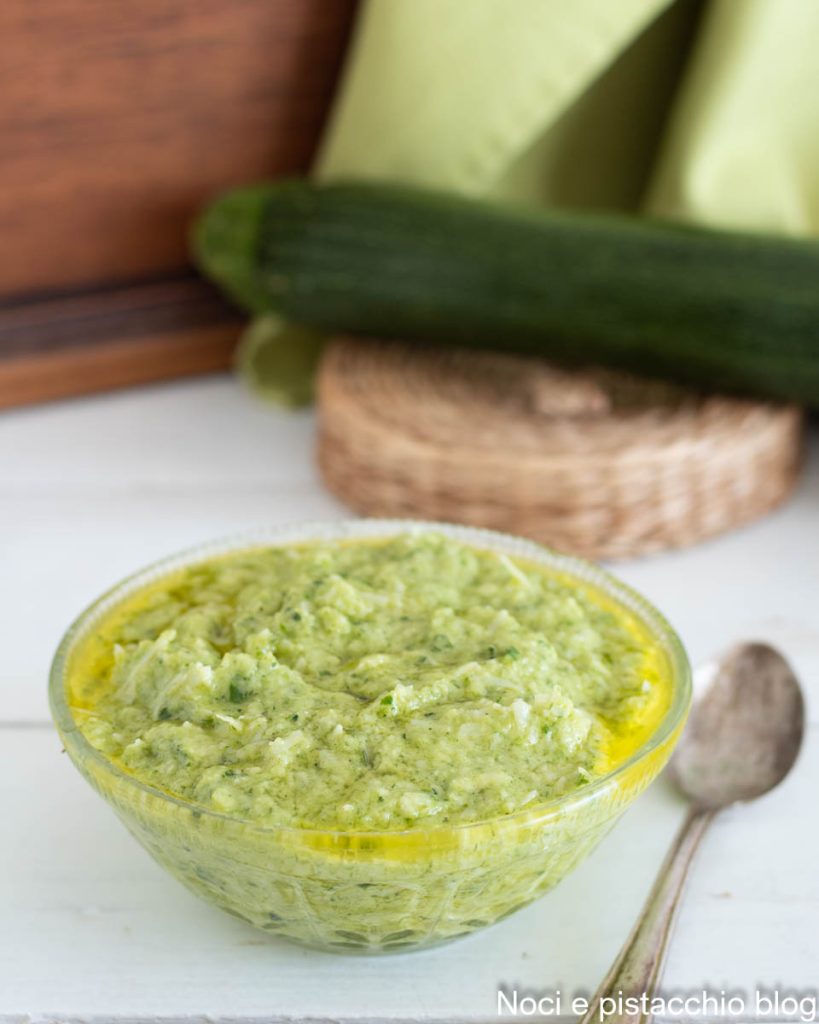 Courgettepesto en Walnoten, alles rauw