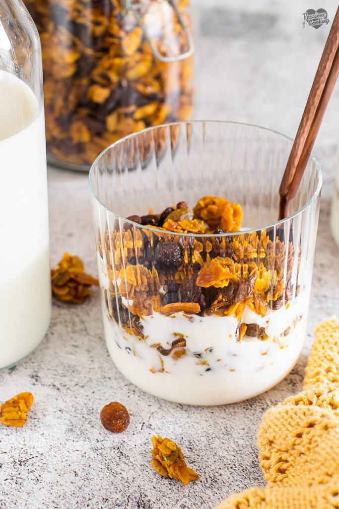 Curcuma granola