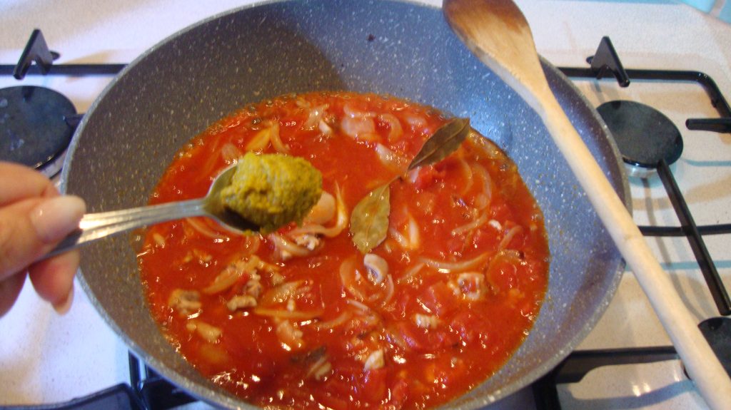 Filet van gestreepte tonijn alla pizzaiola