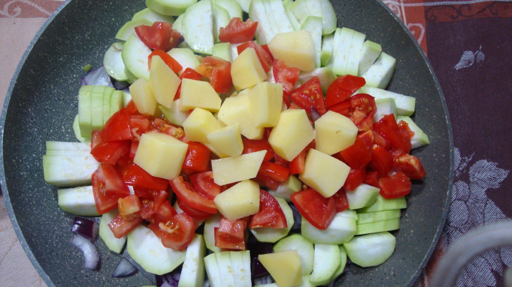 Siciliaanse courgette gestoofd in de pan