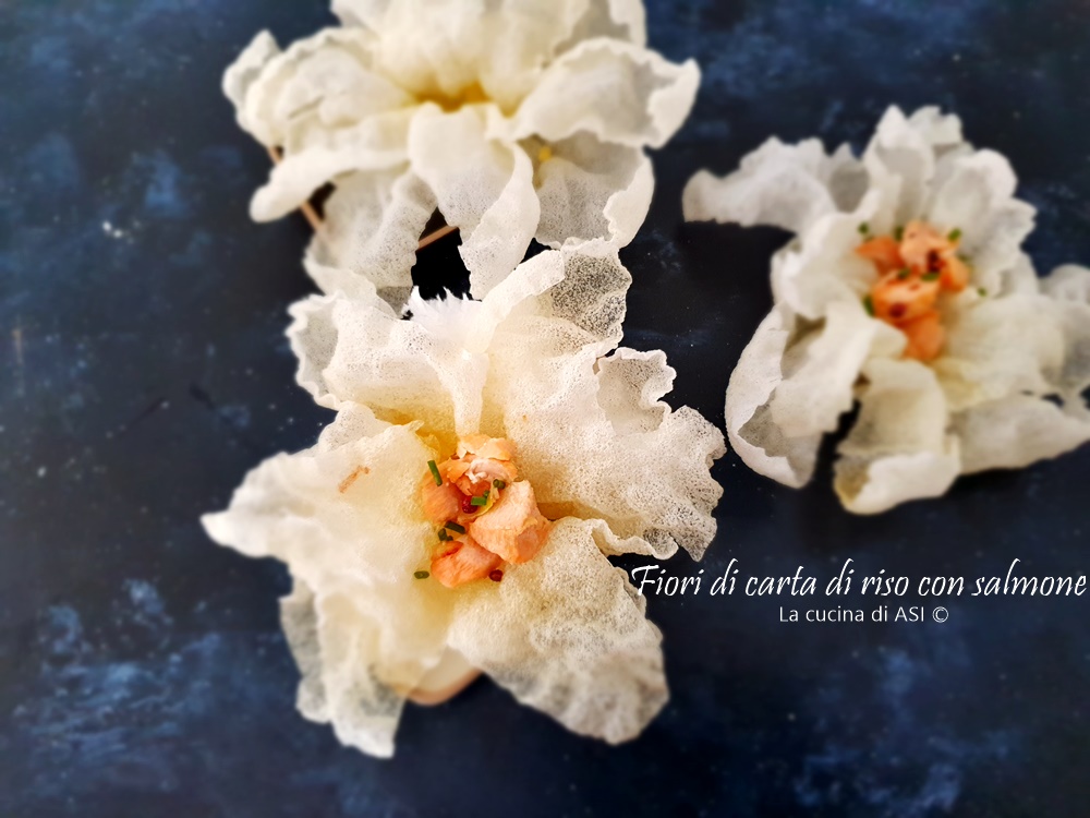 Rijspapierbloemen met zalm