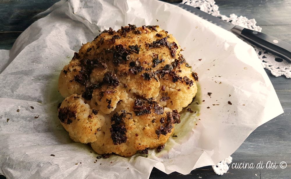Gehele gekruide bloemkool uit de oven