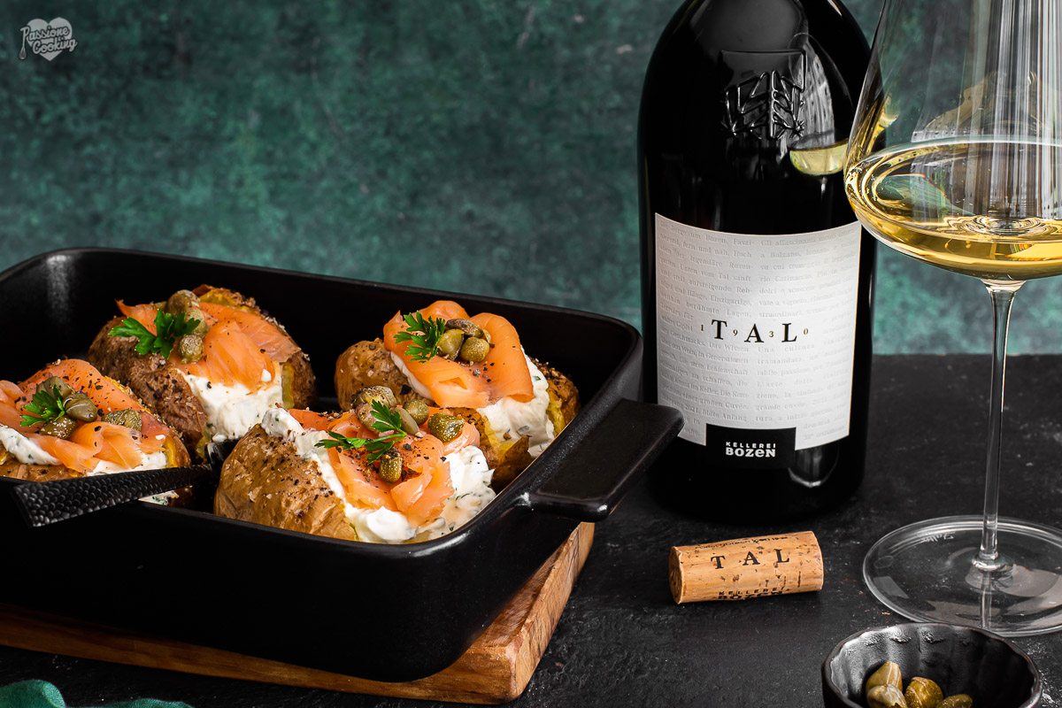 Gepofte aardappelen met gerookte zalm