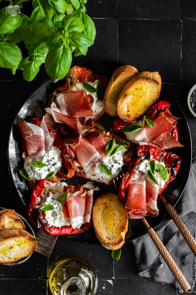 Geroosterde paprika's met speck en stracciatella