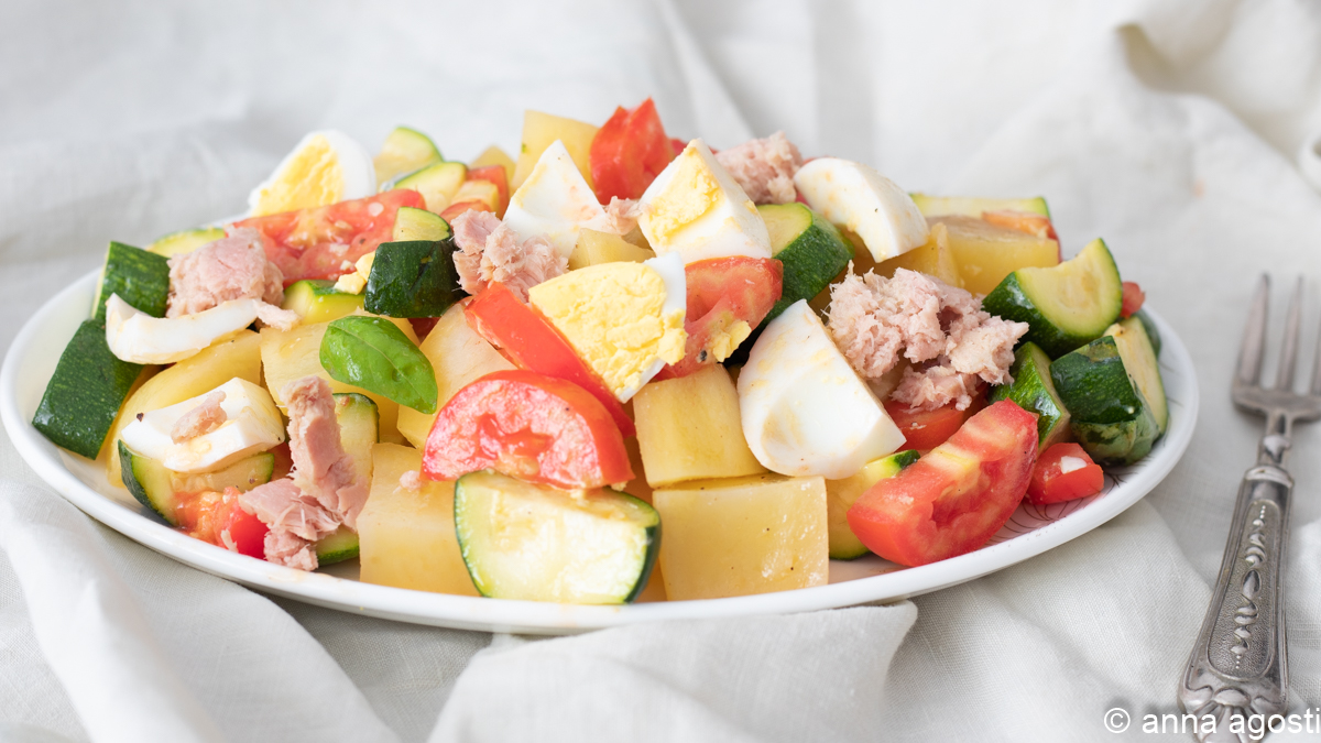 Grote zomerse courgette en aardappelsalade recept