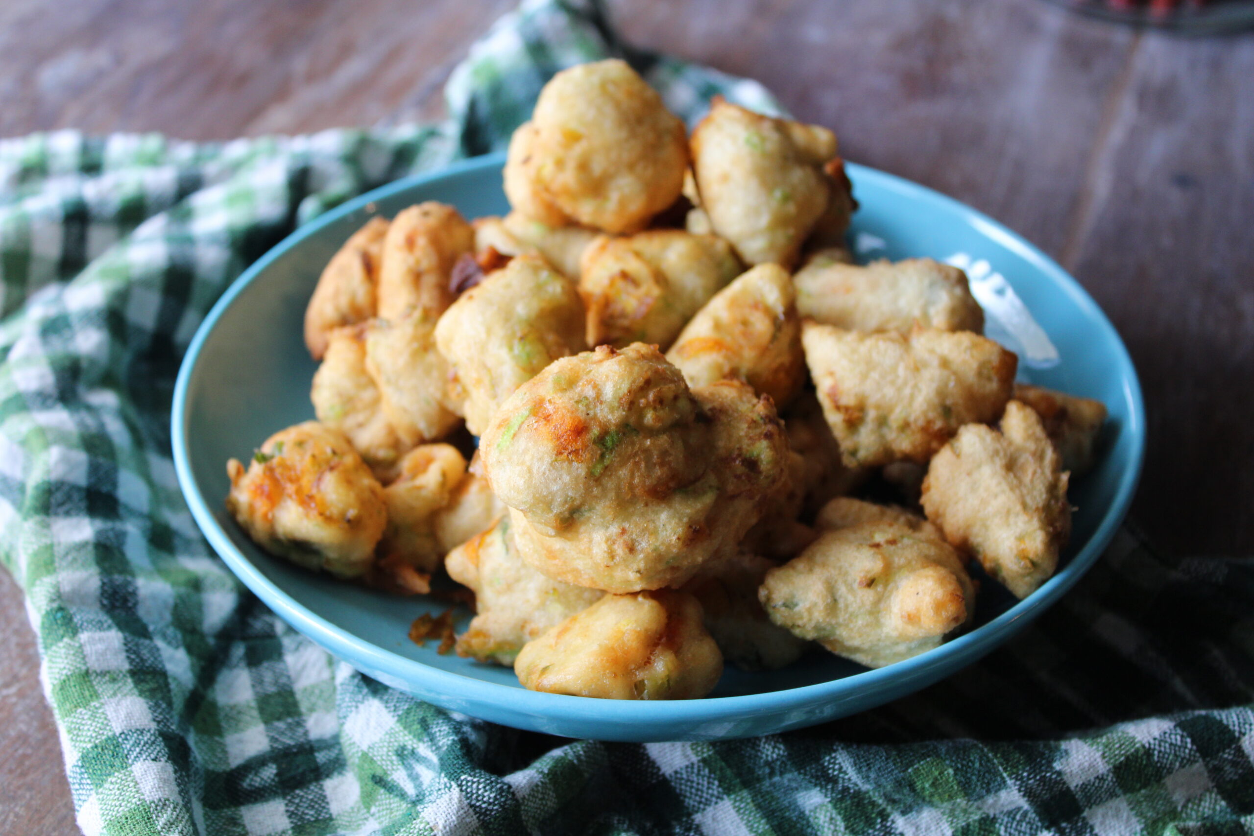 Zoute fritters met courgettebloemen