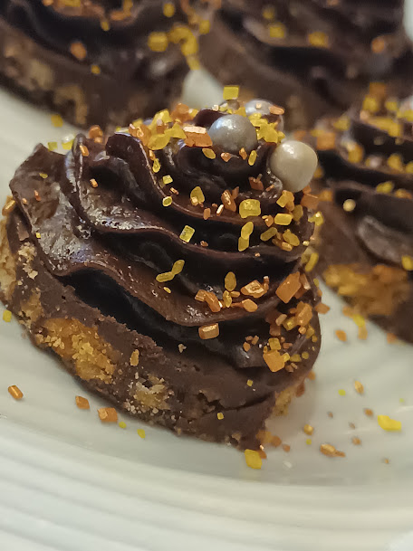 Romige chocolade met rozemarijn en sinaasappel