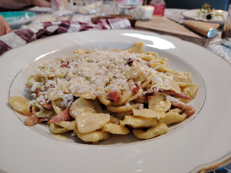 Strascinati met spek en courgettepesto