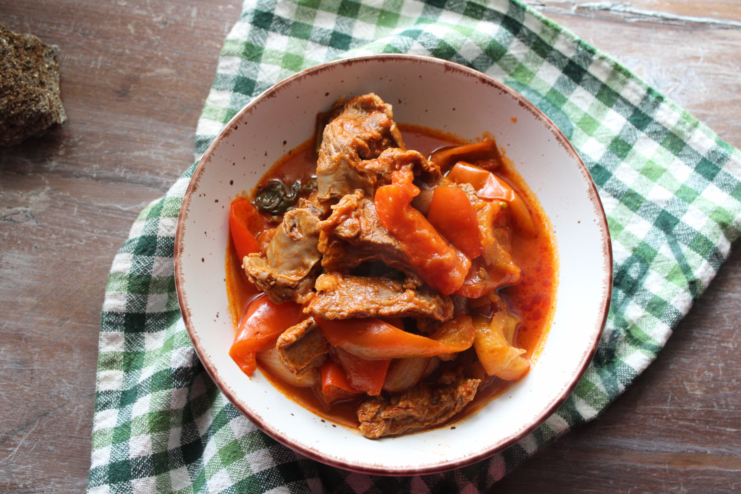 Gesmoorde geit en paprika’s