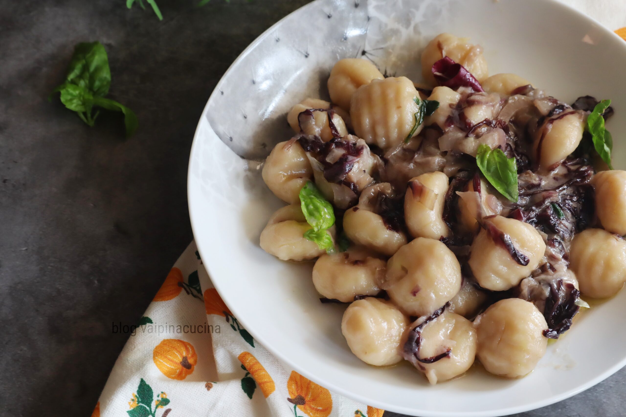 Gnocchi met radicchio en parmezaancrème