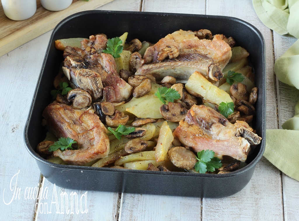 Spareribs uit de oven met aardappelen en champignons