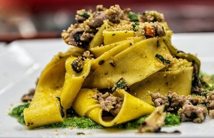 pappardelle met champignons en worst met raapstelen