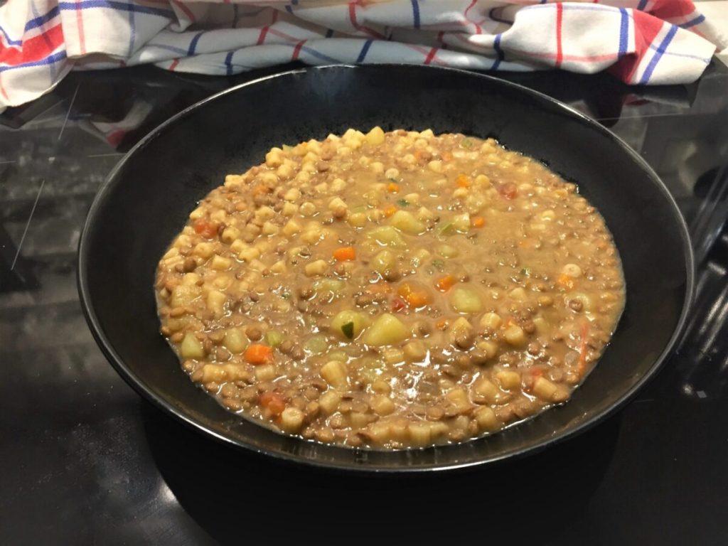 romige pasta met aardappelen en linzen